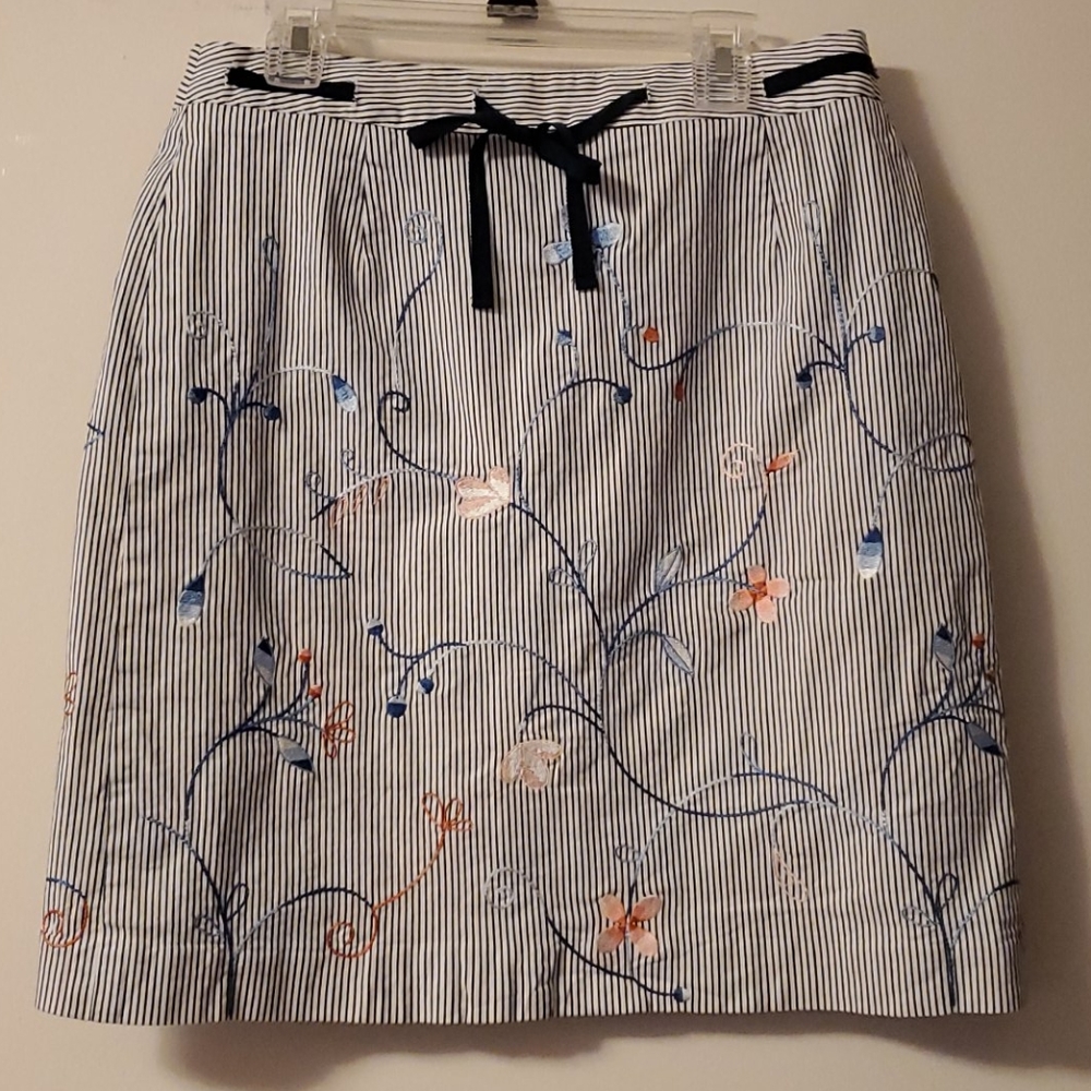 Talbots side zip embroidered skirt